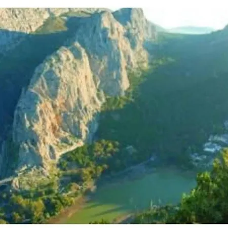 Apartamento En Cortijo Totalmente Reformado En Pleno Paraje Natural Junto Al Caminito Del Rey Y Sectores Mas Importantes De Escalada A Solo 2 Minutos De La Estacion De Tren *
